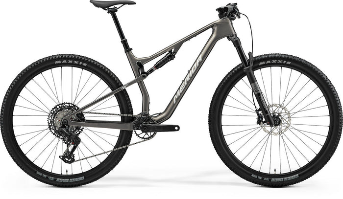 MERIDA NINETY-SIX 6000 – Mountainbike Fully, Carbon, Sram Eagle 70 Transmission, Warm Slate Grey (Silver)