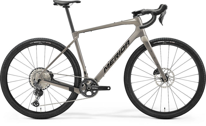MERIDA SILEX 7000 – Gravelbike, Carbon, Shimano GRX822, Warm Slate Grey (Black)