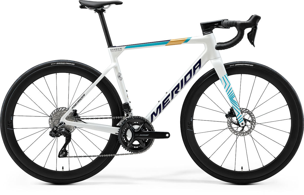 MERIDA SCULTURA 6000 – Rennrad, Carbon, Shimano 105 Di2, Pearl (Blue-Team)