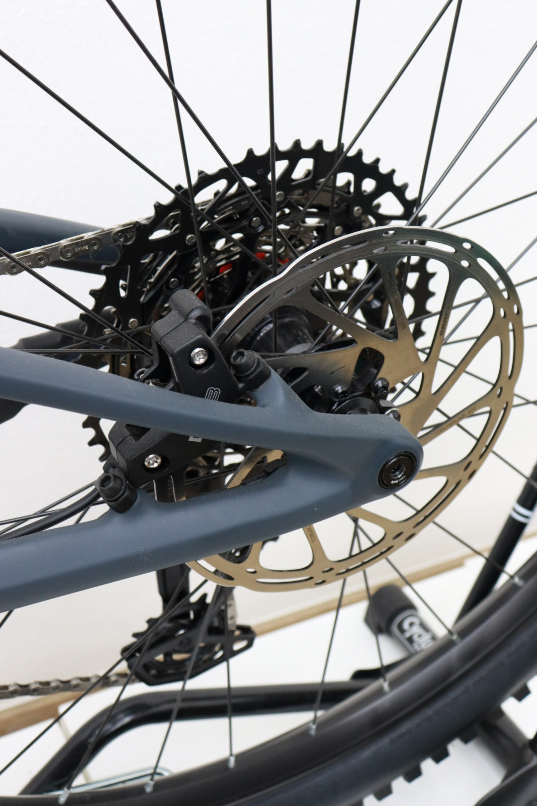 Mondraker NEAT R   L– TQ HPR50 – 19 kg – eMTB Fully