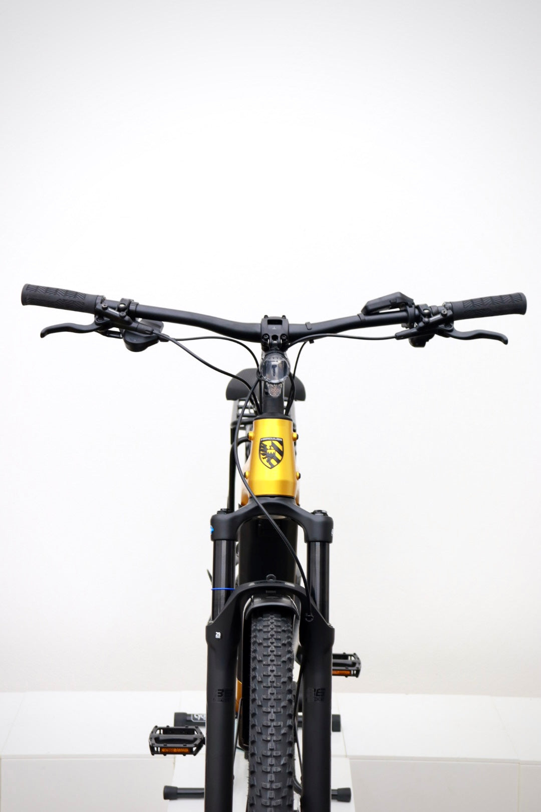 Hercules NOS FS SUV 4.3 Wave – Frontansicht